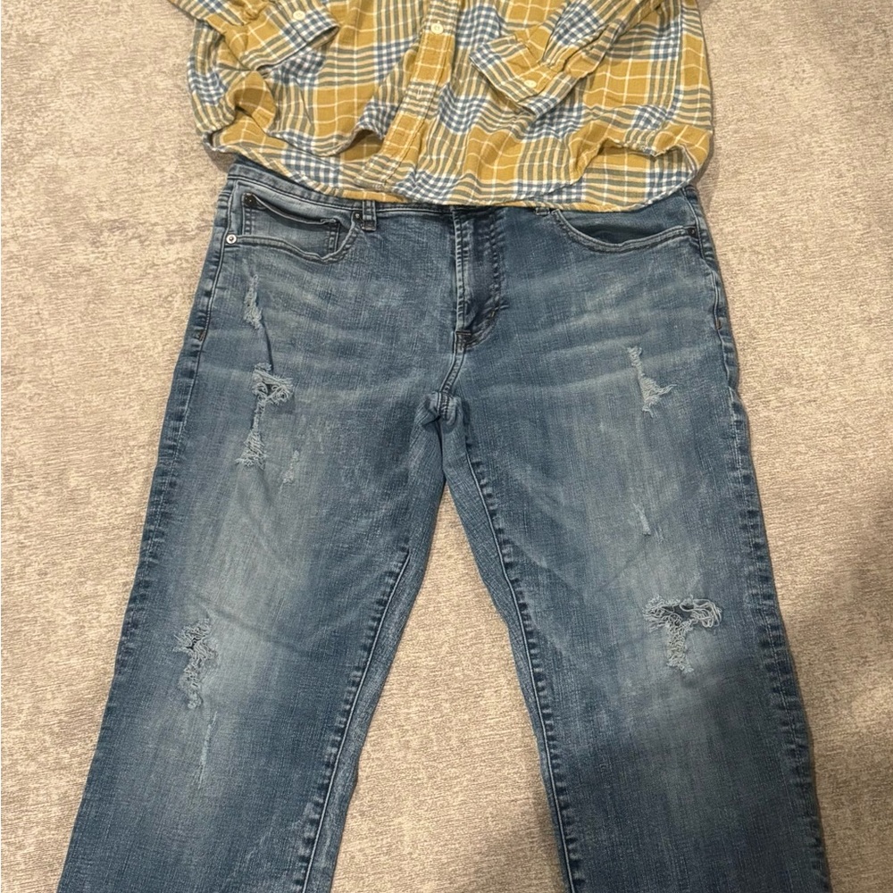 American Eagle Outfitters Yellow Checkered Shirt and Light Blue Jeans